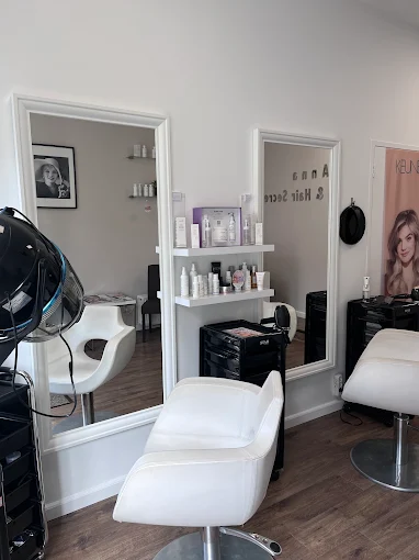 The bright interior of Anna Beauty and Hair Secret in Den Haag